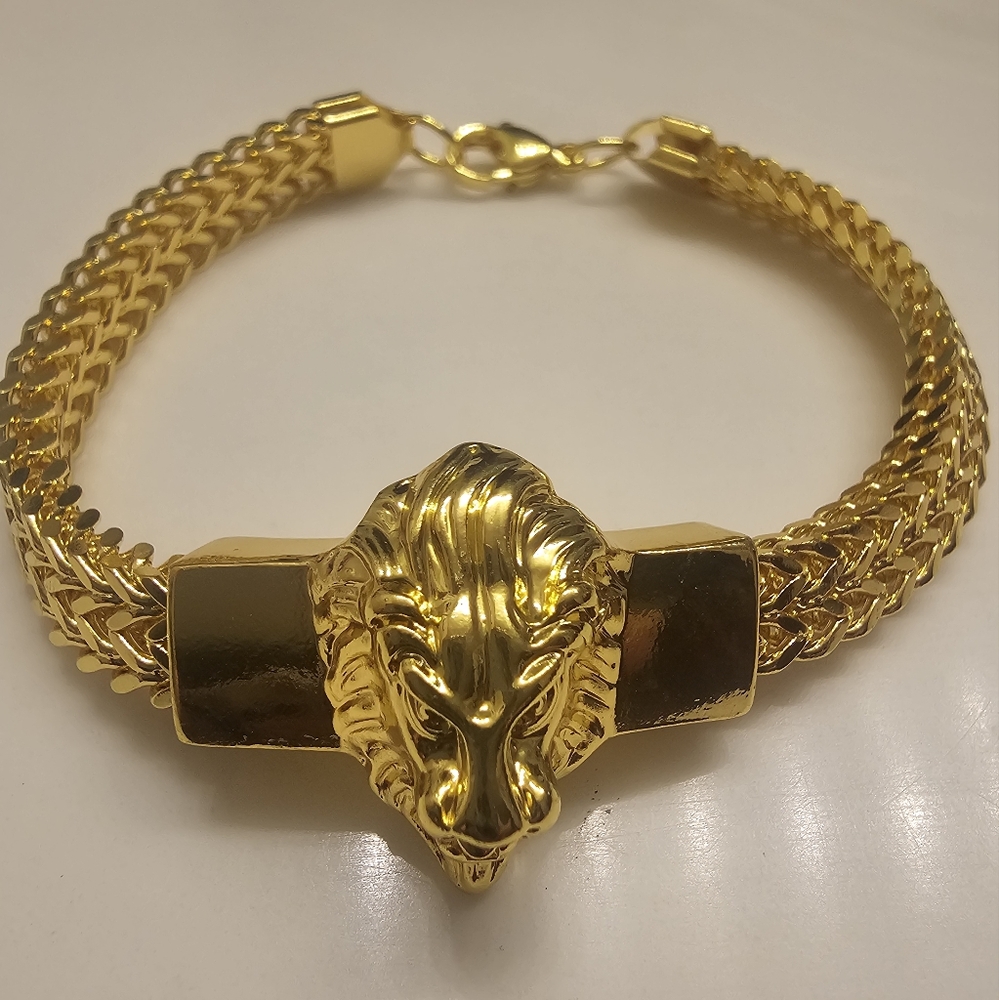Lioness Gold Lion Head Chain Bracelet - Picture 4 of 16